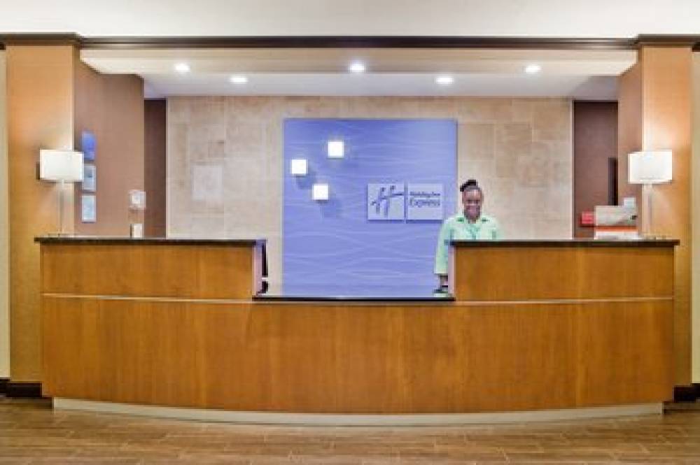 HOLIDAY INN EXP STES LAKE LANIE 5