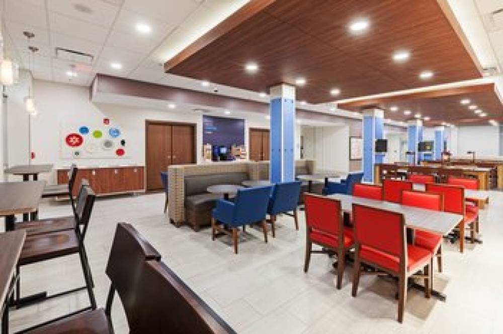 HOLIDAY INN EXP STES LENEXA 4