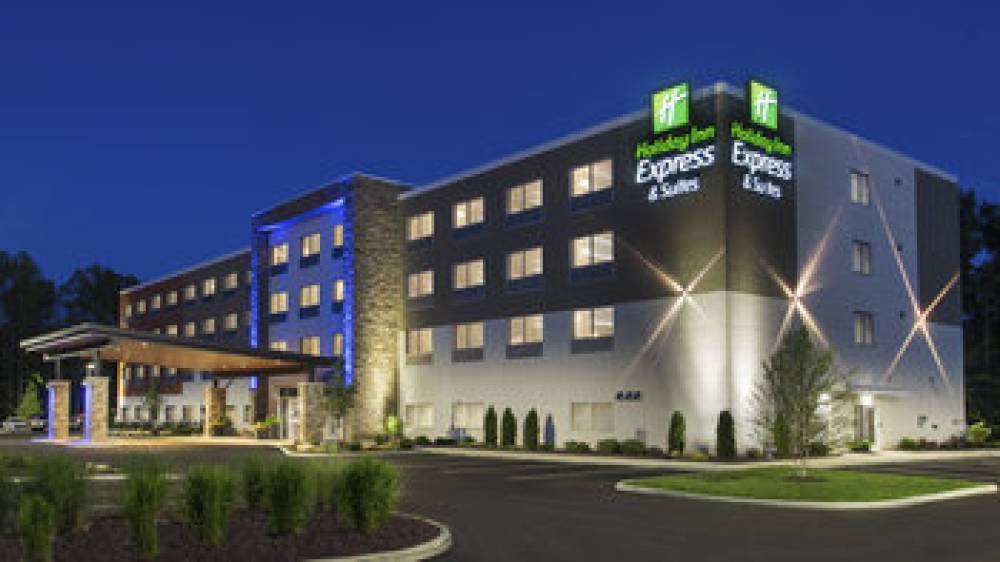 HOLIDAY INN EXP STES MEDINA 1