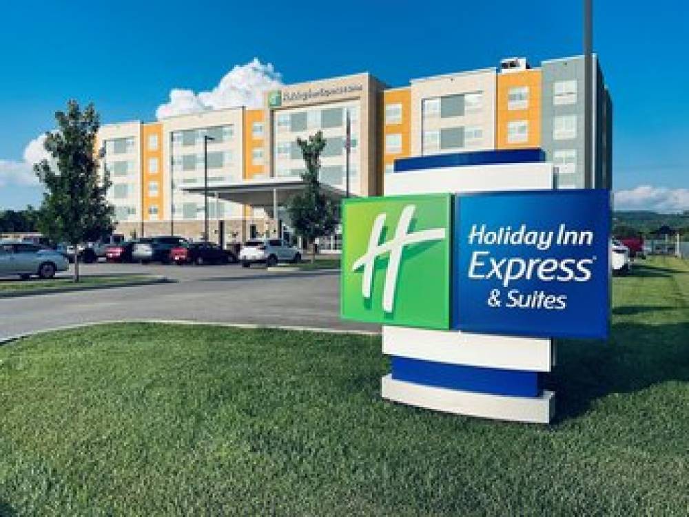 HOLIDAY INN EXP STES MOUNDSVILLE 1