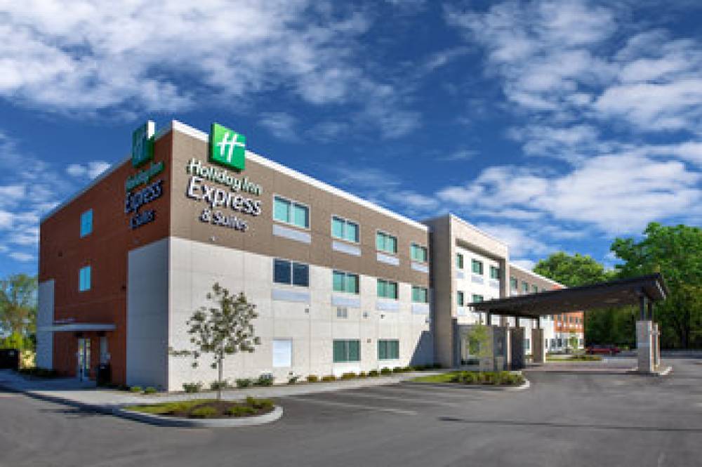 HOLIDAY INN EXP STES NEW CASTLE 1