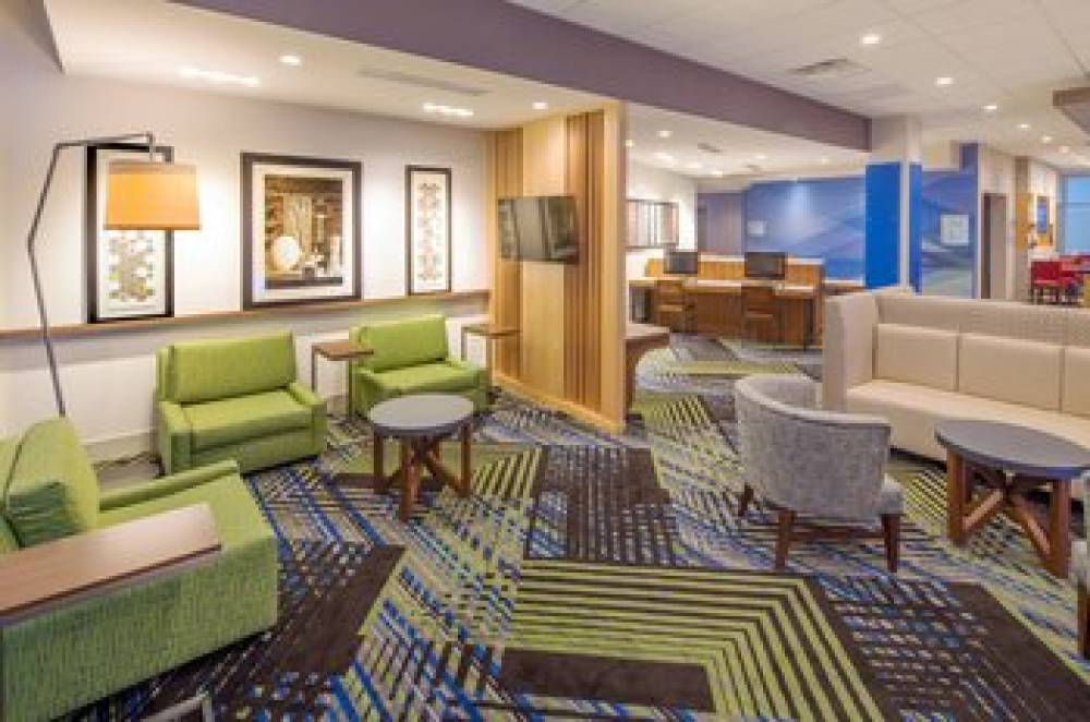 HOLIDAY INN EXP STES NW ZIONSVILLE 4