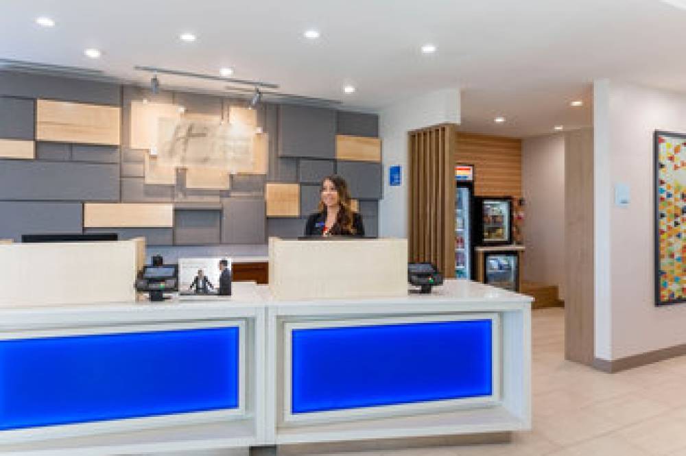 HOLIDAY INN EXP STES O'HARE AIRPORT 6