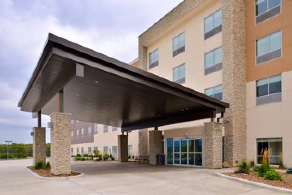 HOLIDAY INN EXP STES OTTUMWA 5