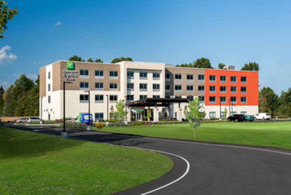 HOLIDAY INN EXP STES QUEENSBURY 1