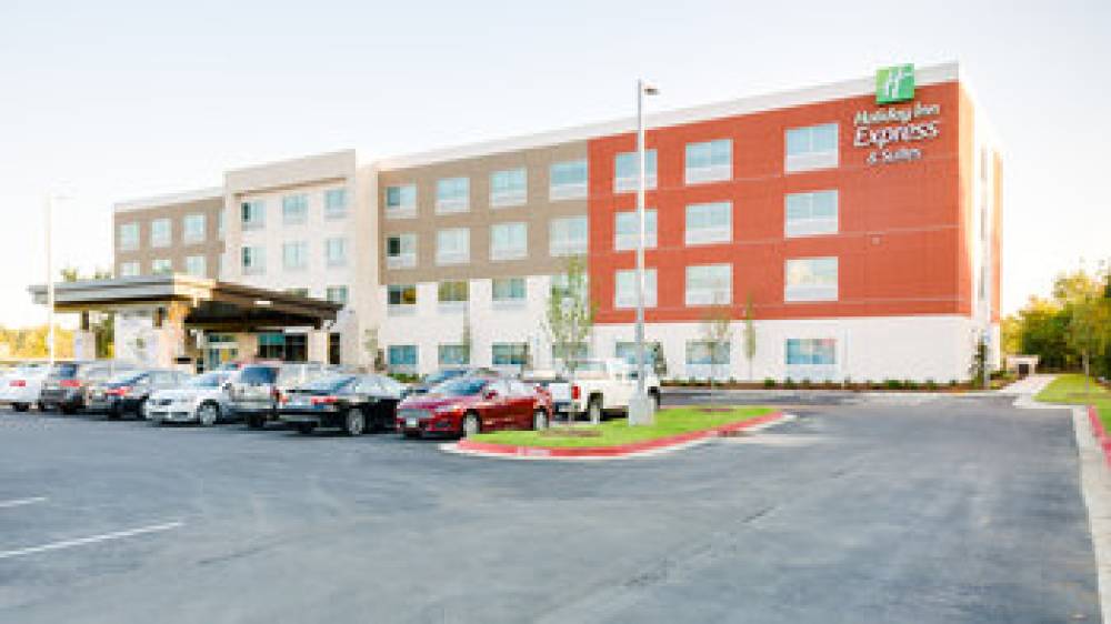 Holiday Inn Exp Stes Russellville