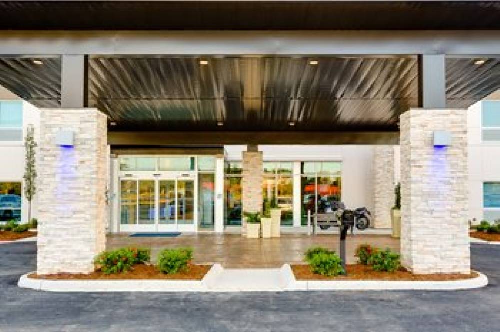 HOLIDAY INN EXP STES RUSSELLVILLE 8