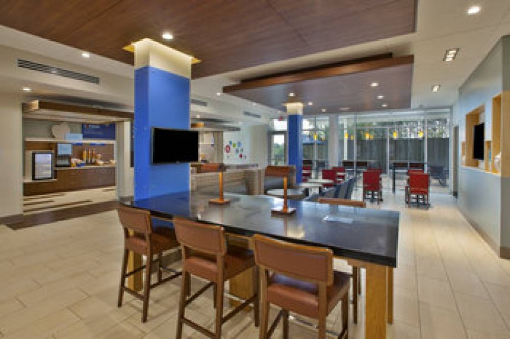 HOLIDAY INN EXP STES SOUTH HILL 9