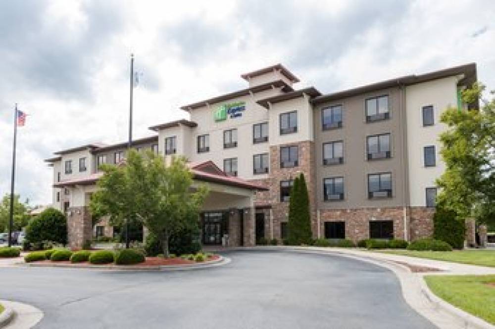 HOLIDAY INN EXP STES VINEYARD 1