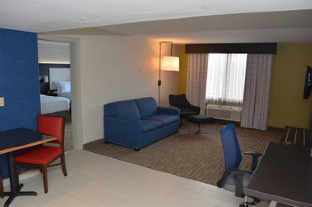 HOLIDAY INN EXP STES WATERVILLE NOR 8