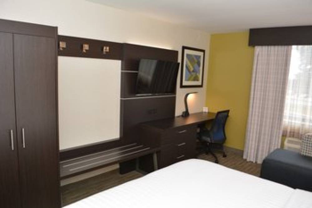 HOLIDAY INN EXP STES WATERVILLE NOR 7