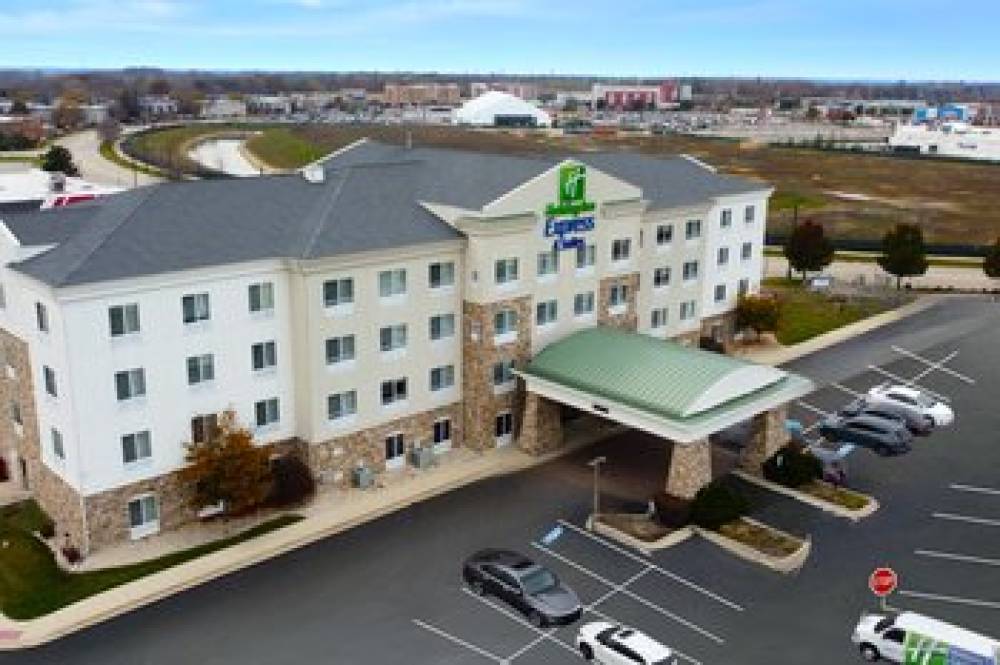 Holiday Inn Exp Stes Waukegan