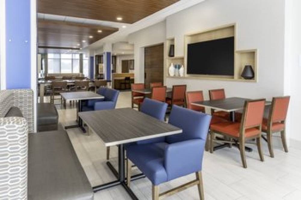 HOLIDAY INN EXP STES WEST ALLIS 1