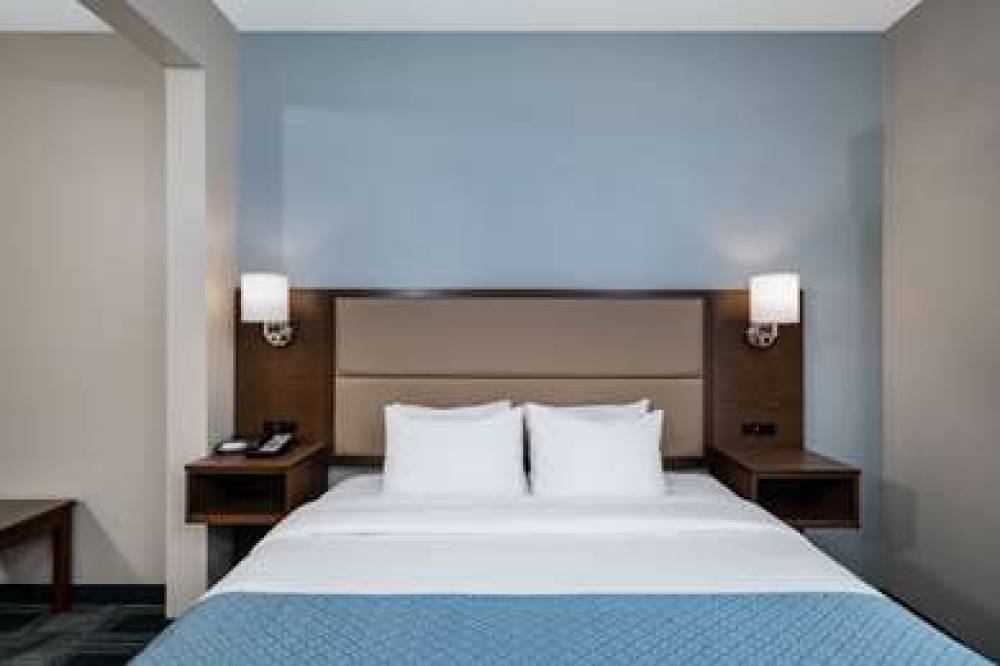 HOLIDAY INN EXP STES WEST 8