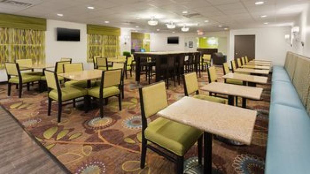 HOLIDAY INN EXP STES WYOMISSING 4