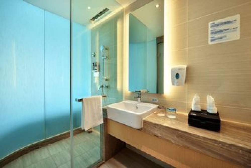 HOLIDAY INN EXP TIANHE 9