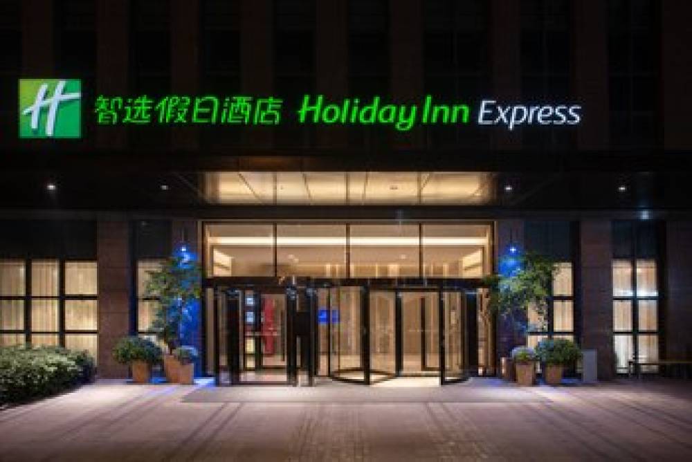 HOLIDAY INN EXP UNIVERSITY TOWN 5