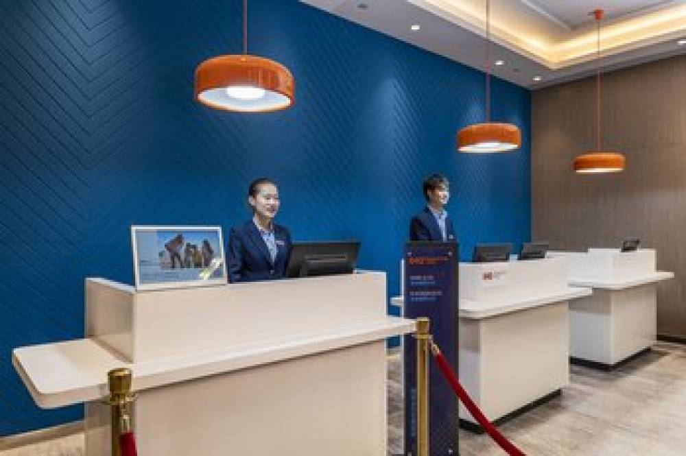 HOLIDAY INN EXP URUMQI STATION 9