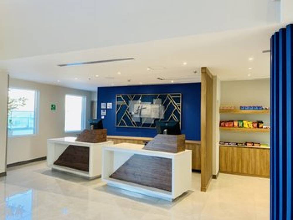 HOLIDAY INN EXP VALLARTA PONIENTE 4