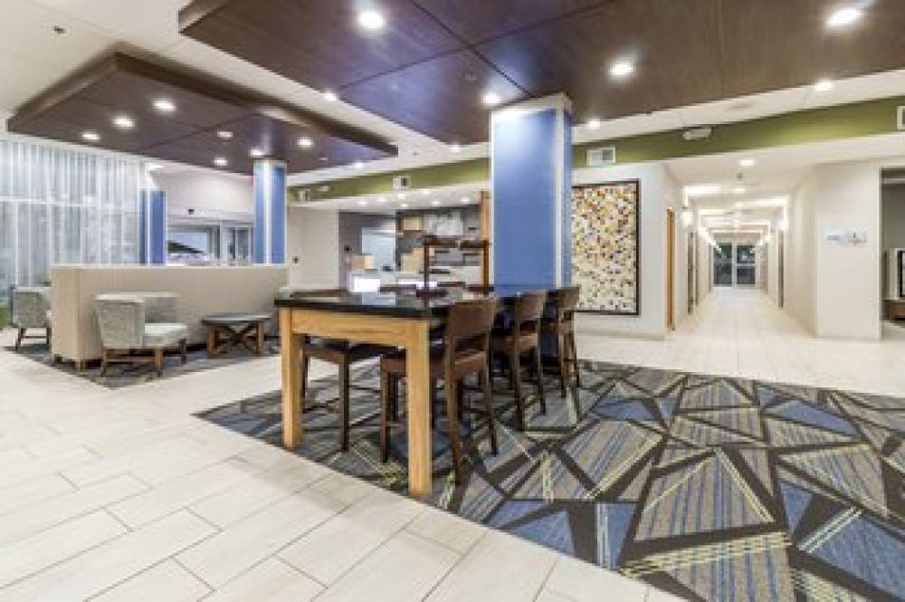 HOLIDAY INN EXP VILLA RICA 3