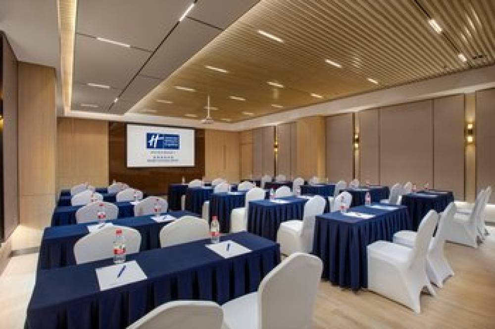 HOLIDAY INN EXP YIZHUANG CENTER 10