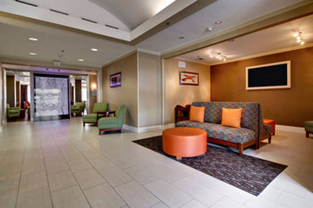 HOLIDAY INN EXPRESS AND SUITES JACK 4