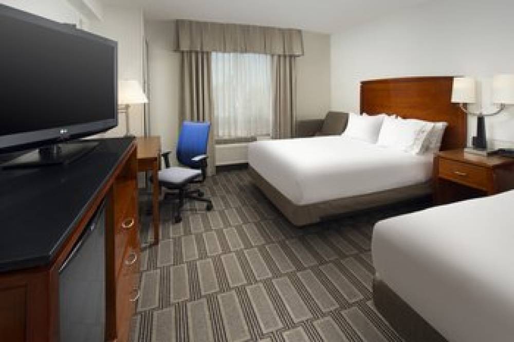 HOLIDAY INN EXPRESS AT STADIUM 3