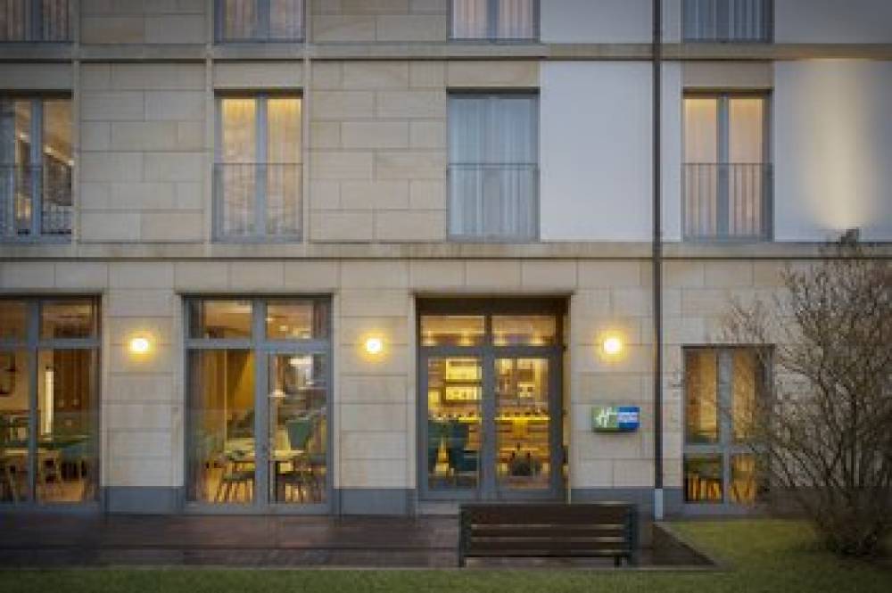 Holiday Inn Express BADEN - BADEN 3