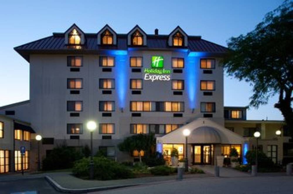 Holiday Inn Express BOSTON-WALTHAM 2