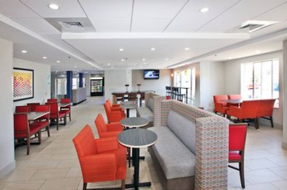 Holiday Inn Express BRANFORD-NEW HAVEN 8