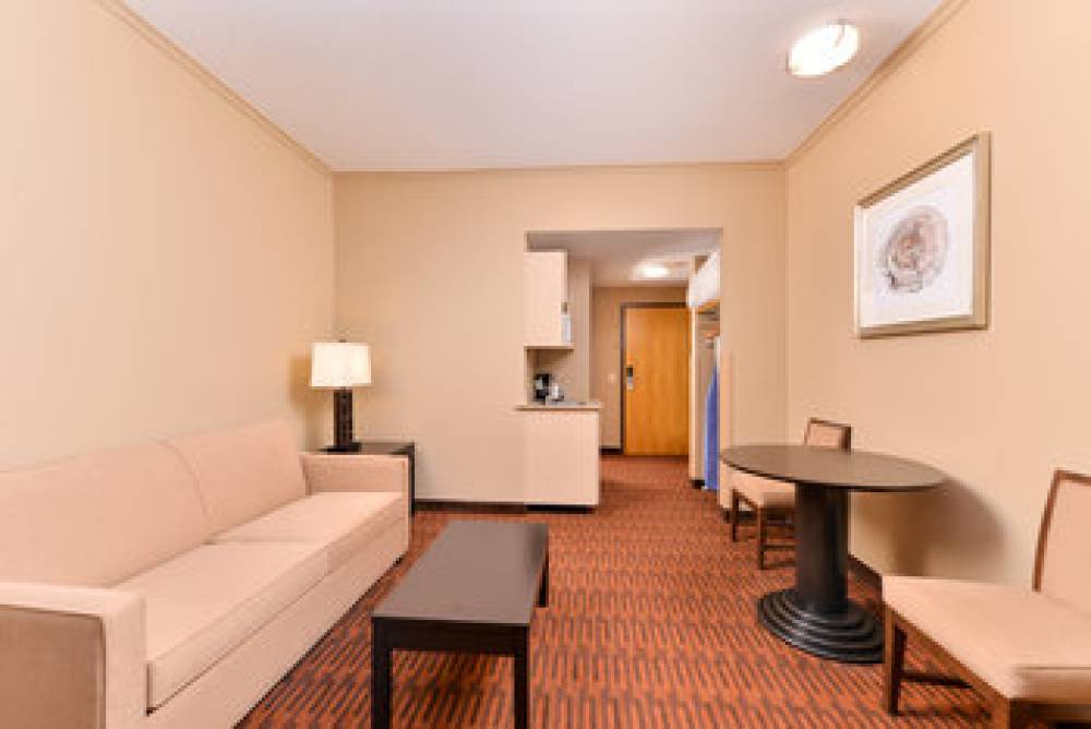 Holiday Inn Express BREEZEWOOD 5