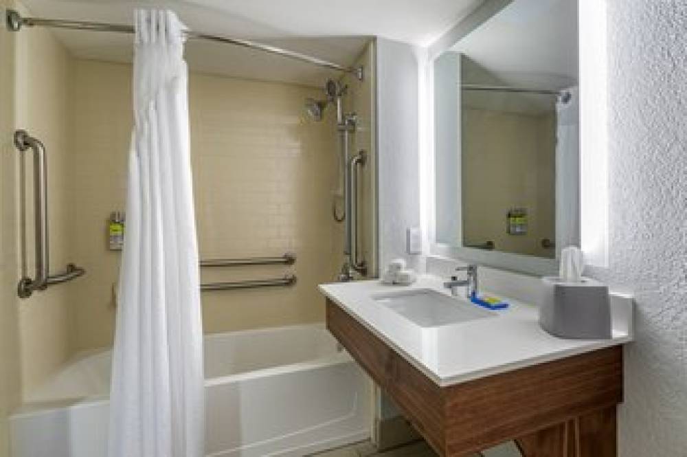 Holiday Inn Express CAPE CORAL-FORT MYERS AREA 8