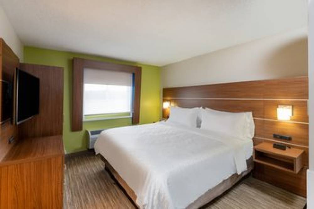 Holiday Inn Express CLEVELAND-VERMILION 7