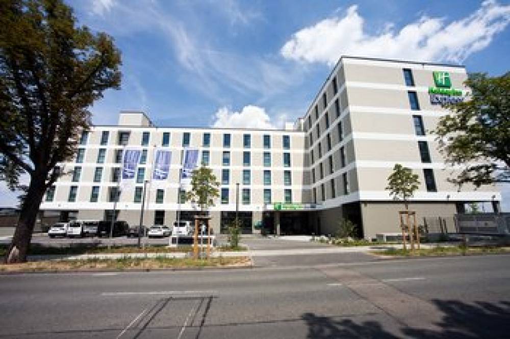 HOLIDAY INN EXPRESS DARMSTADT 1