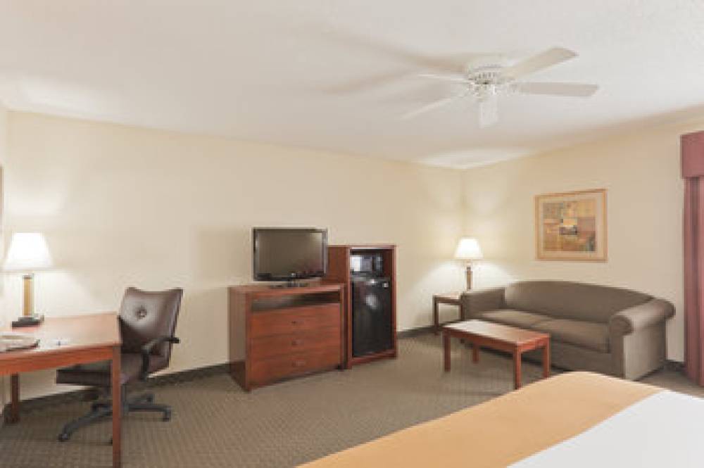 Holiday Inn Express EVANSVILLE - WEST 6