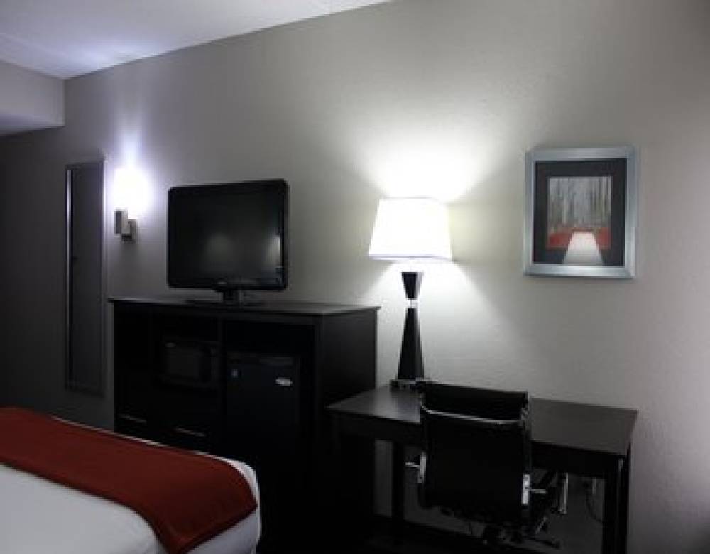 Holiday Inn Express FORSYTH 9