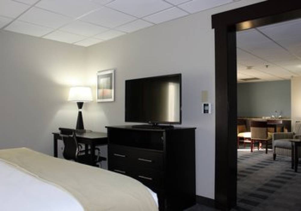 Holiday Inn Express FORSYTH 6