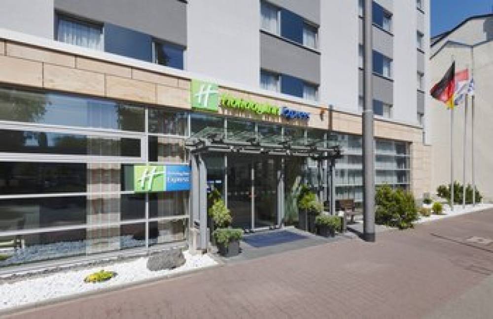 Holiday Inn Express FRANKFURT - MESSE 8