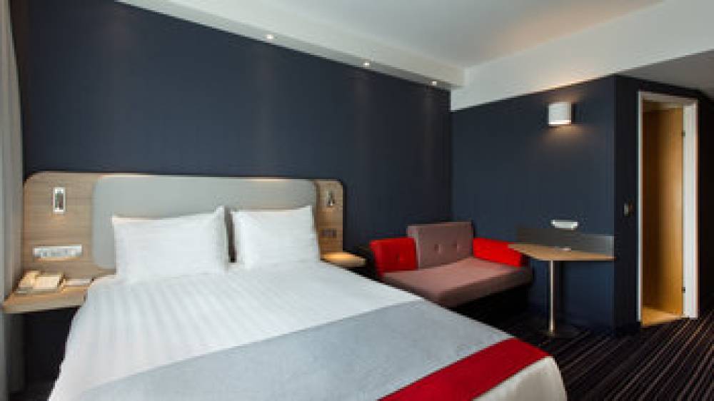 Holiday Inn Express GENEVA AIRPORT 4