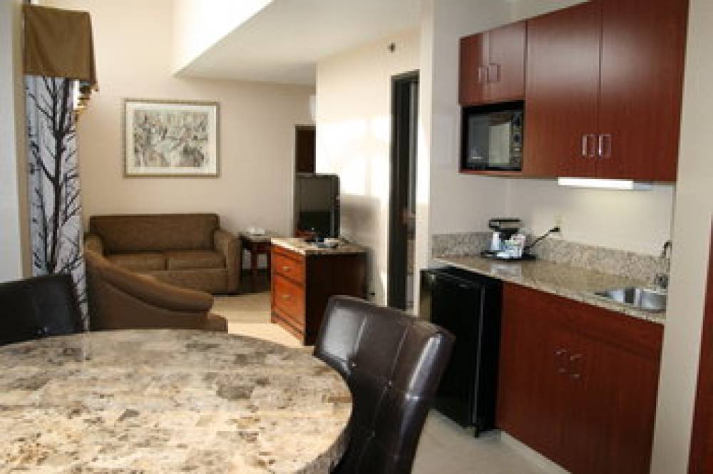 Holiday Inn Express GROVE CITY (OUTLET CENTER) 6