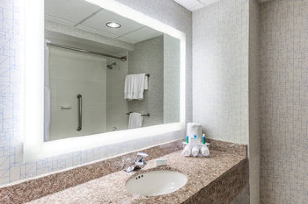 Holiday Inn Express HAUPPAUGE-LONG ISLAND 9