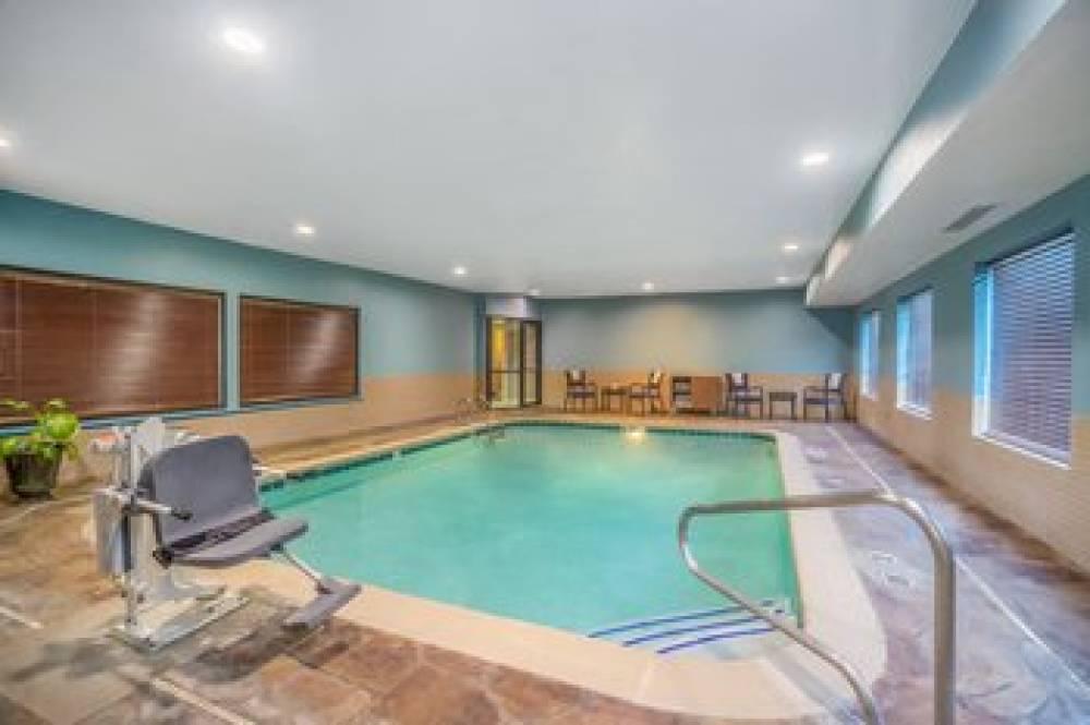 Holiday Inn Express HOWE (STURGIS, MI) 8