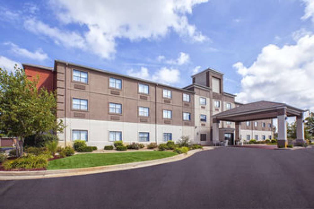 Holiday Inn Express HOWE (STURGIS, MI) 3