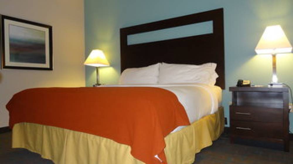 Holiday Inn Express KANSAS CITY - BONNER SPRINGS 2