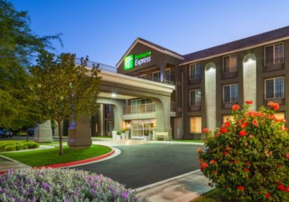 Holiday Inn Express LANCASTER 1