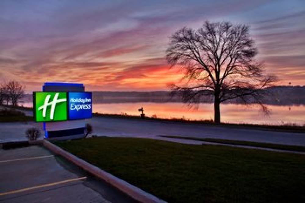 Holiday Inn Express LE CLAIRE RIVERFRONT-DAVENPORT 4