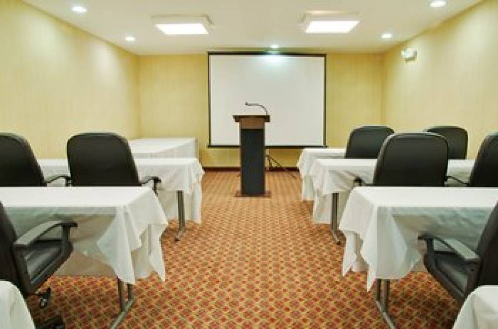 Holiday Inn Express LEESVILLE-FT. POLK 10