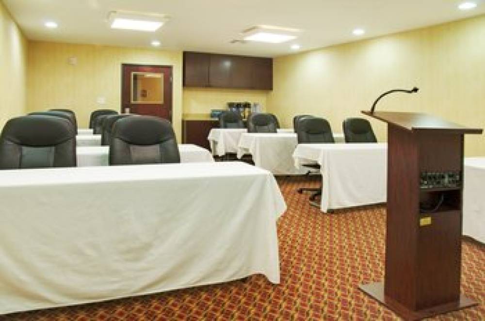 Holiday Inn Express LEESVILLE-FT. POLK 6