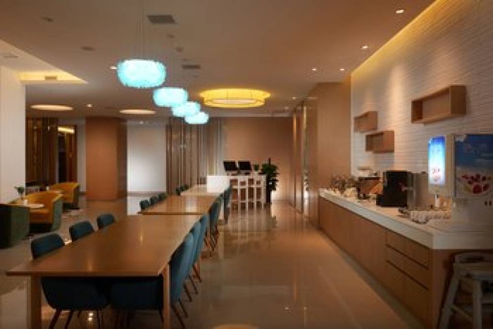 Holiday Inn Express LUOYANG YICHUAN 4