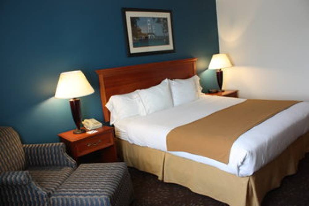 Holiday Inn Express MACKINAW CITY 2